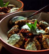 Lamsgehakt met muntsaus