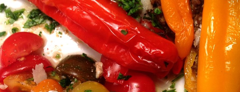Puntpaprika’s gevuld met lamsgehakt en tomatensalade